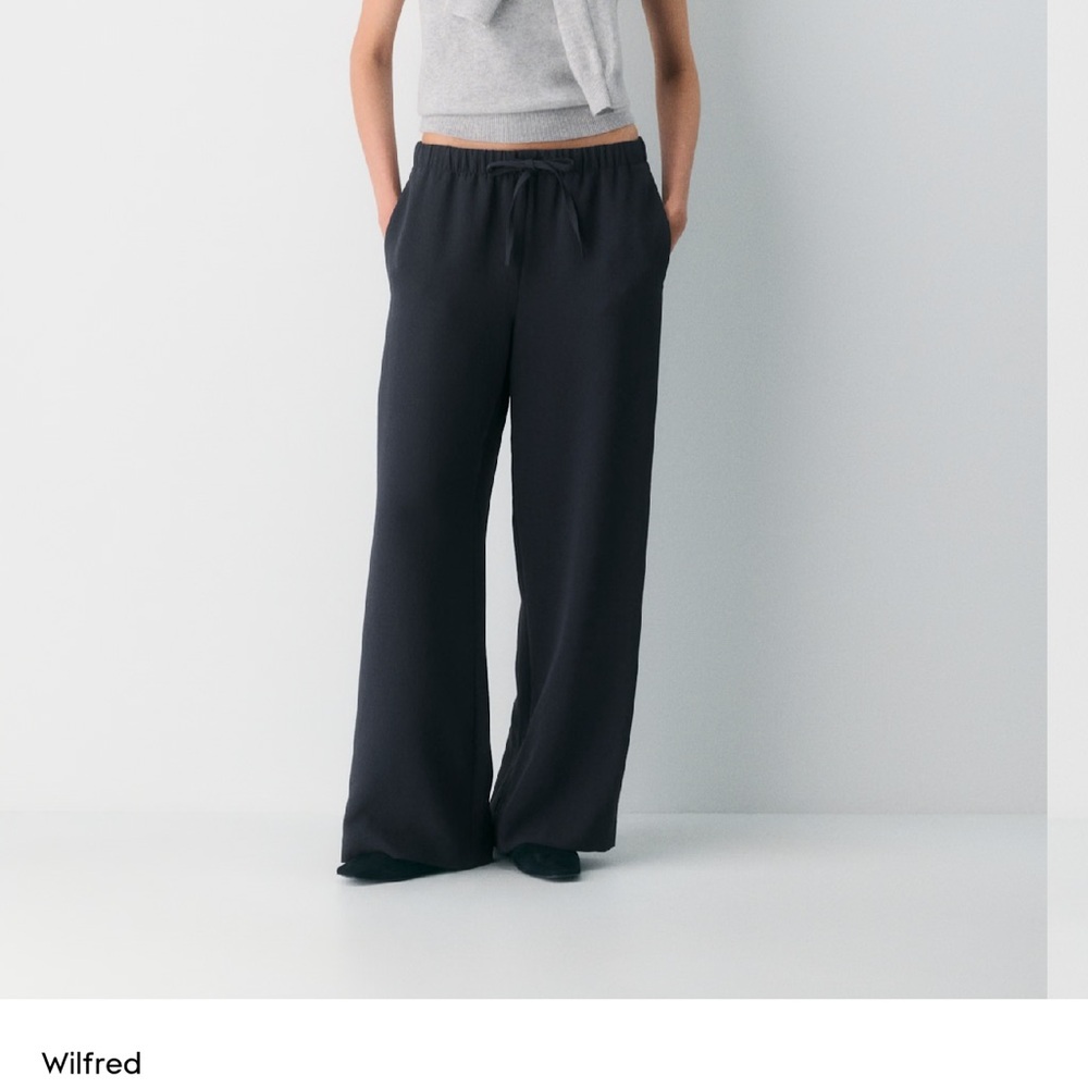 Aritzia The Lodge Pant Crepette XS Navy Trousers